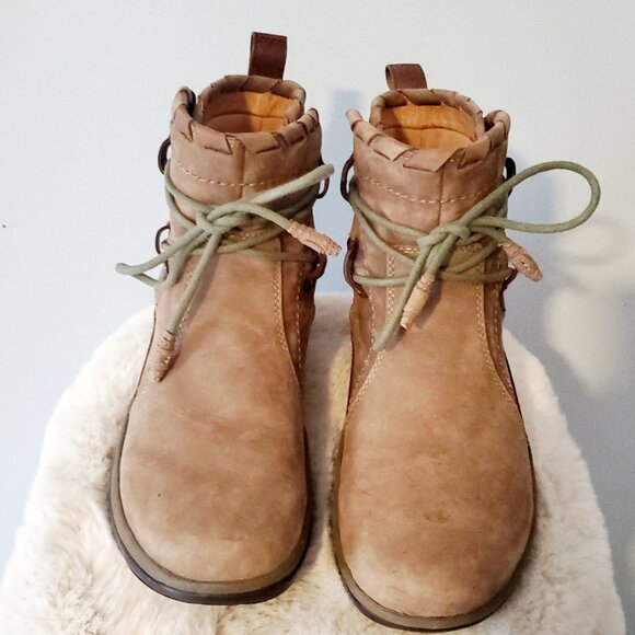 Earth Shoes - Earth Scenic Brown Khaki Leather Wrap Around Lace Ankle Boots Size 7